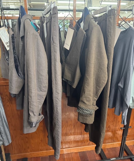 数量限定！【LE MÉLANGE 26AW】8643501 コットンラミーシャンブレー２タックパンツ