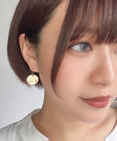 【charmaer 26AW】256704　数量限定　チャーマーオリジナルプレートピアス