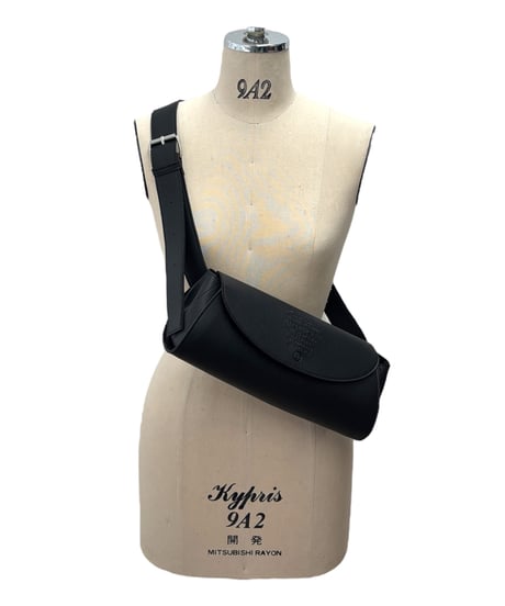 【ayane 26AW】 早期ご予約送料無料！数量限定856764 エコレザーボディバッグ