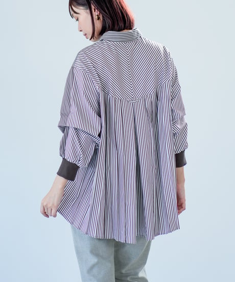 【Lallia Mu 26AW】2614692 バックプリーツストライプシャツ