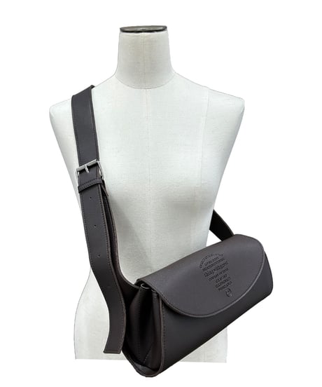 【ayane 26AW】 早期ご予約送料無料！数量限定856764 エコレザーボディバッグ
