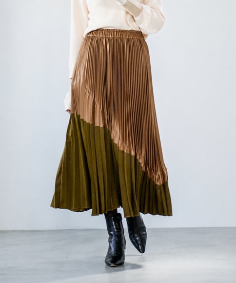 【Lallia Mu 26AW】2614854 バイカラープリーツスカート