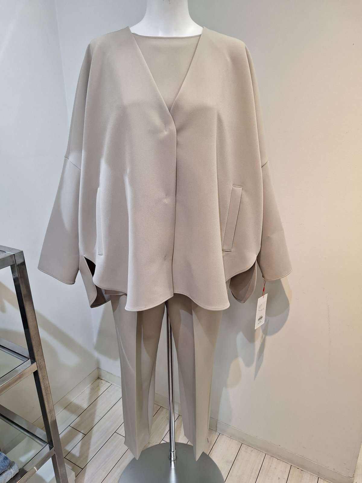 パシオーネVネックジャケット新品タグ付2025ss