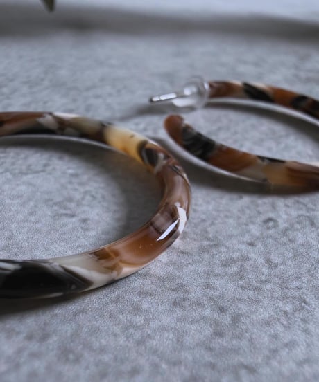 【charmaer 26AW】  256706マーブルフープピアス