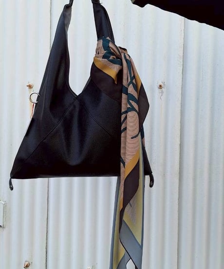 【Lallia Mu 26AW】2613950  トライアングルススカーフ