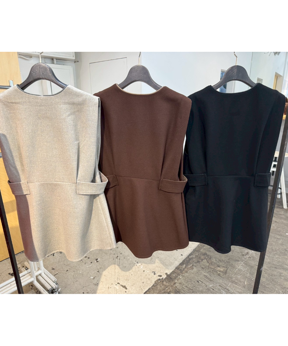 Lallia Mu 25AW】2514610 Vカットストレッチベスト | selectsh