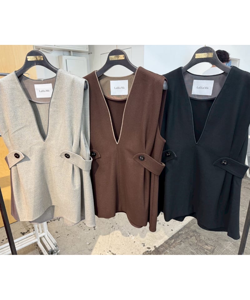 Lallia Mu 25AW】2514610 Vカットストレッチベスト | selectsh