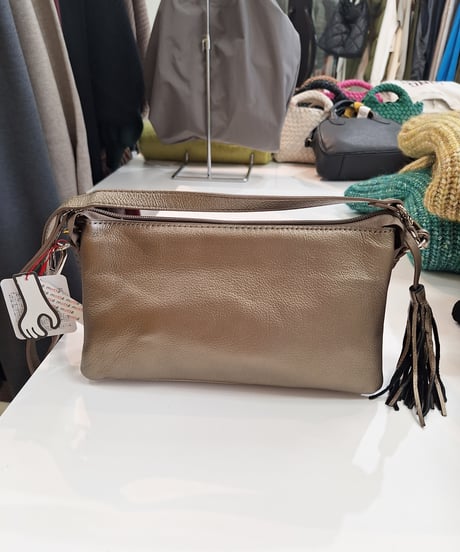 ウォレットショルダー　motte