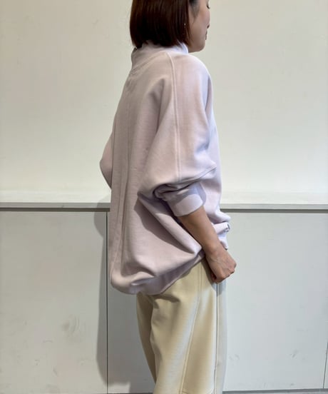 33【Lallia Mu 26AW】2614501 スタンドネックロゴプルオーバー