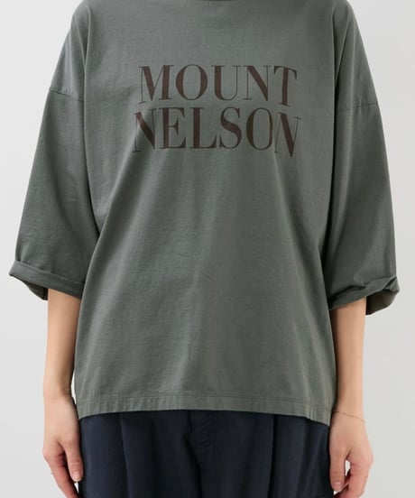 【MICA&DEAL】0125309216 "MOUNT NELSON"ロゴ5分袖T-shirt