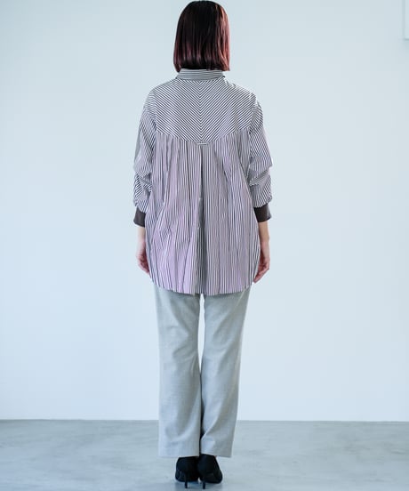 【Lallia Mu 26AW】2614692 バックプリーツストライプシャツ