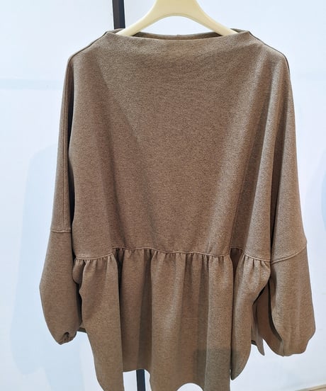 【trois】T246-82041 ジョーゼットジャージーボトルネックプルオーバー