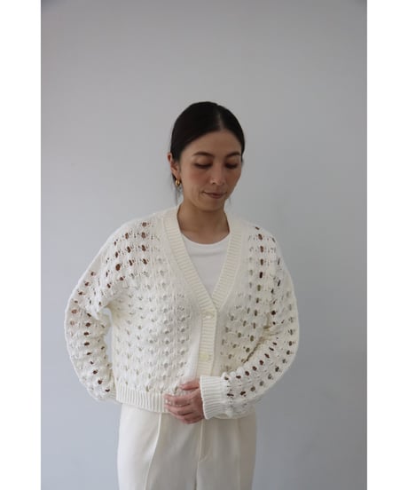 【EMMACULATE】 2261K-54431 コットンポリエステル透かし柄ショート丈Vネックカーディガン