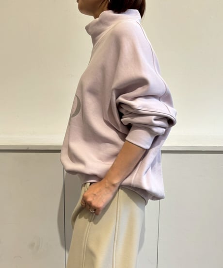 33【Lallia Mu 26AW】2614501 スタンドネックロゴプルオーバー