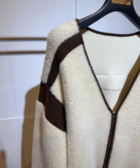 【Lallia Mu 26AW】2614438 バイカラーシャギーニットブルゾン