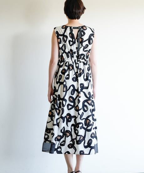 【Lallia Mu】 2612363 ペイントグラフィックワンピース