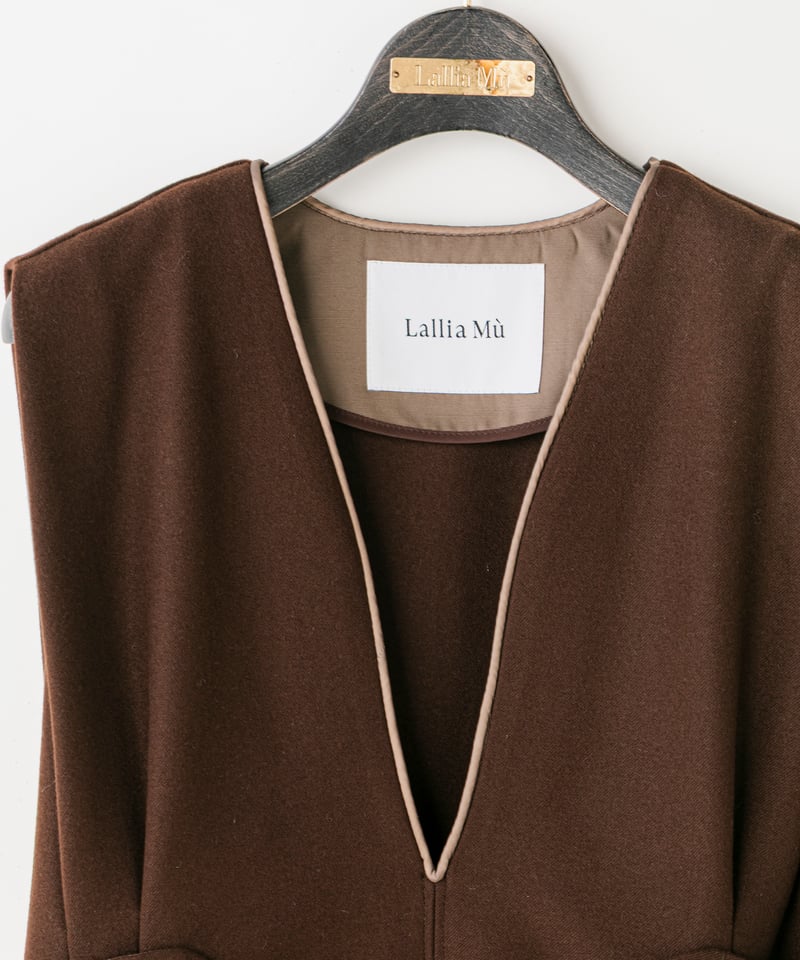 Lallia Mu 25AW】2514610 Vカットストレッチベスト | selectsh