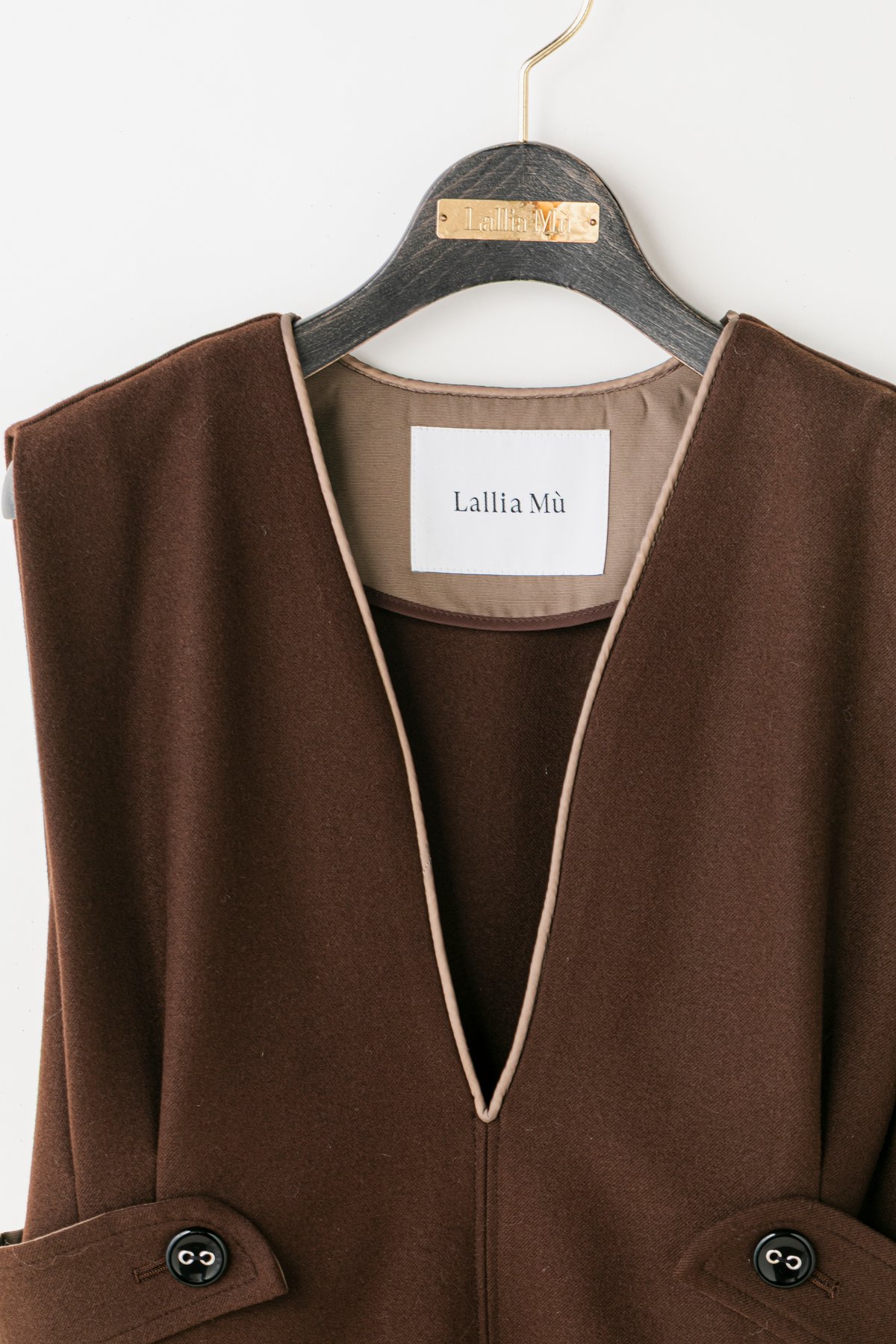 Lallia Mu 25AW】2514610 Vカットストレッチベスト | selectsh