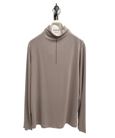 【ayane 26AW】早期ご予約送料無料！856739 ベア天　縦ロゴプリントボルトネックロンT