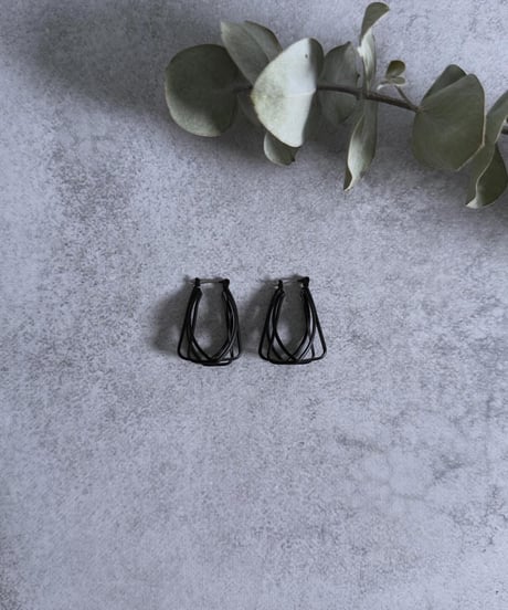【charmaer 26AW】256702　レイヤードトライアングルピアス
