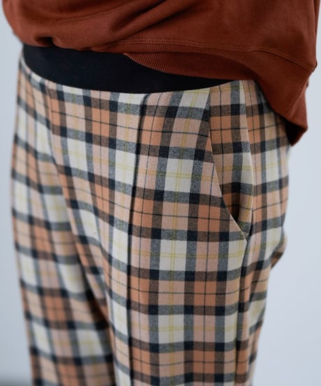 【Lallia Mu】2514730 ピンタックフレアパンツ