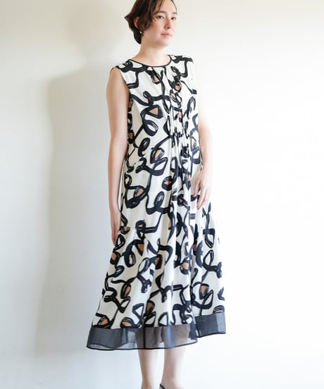 【Lallia Mu】 2612363 ペイントグラフィックワンピース