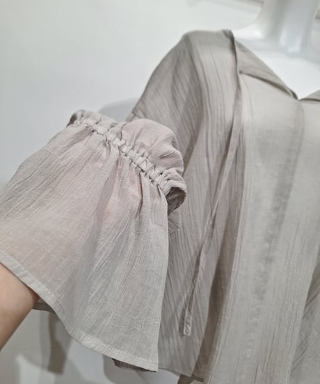 【ATELIER SIX】SK-2126397 80ボイルキャンディスリーブブラウス