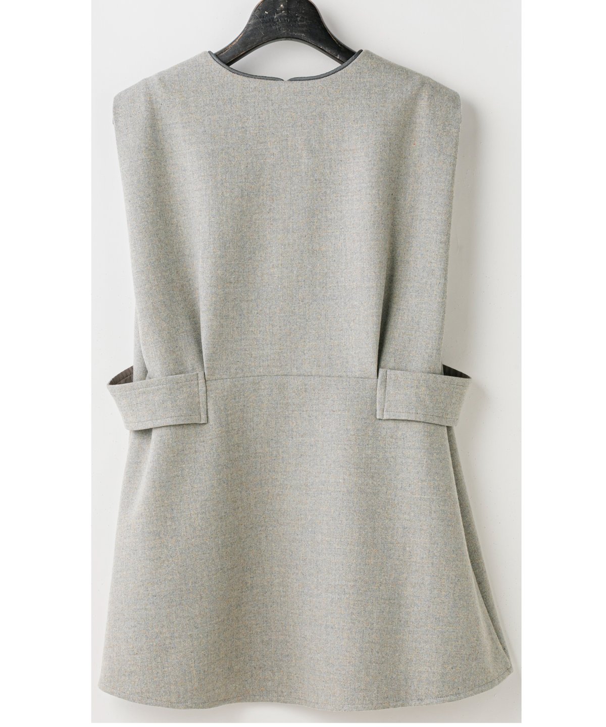 Lallia Mu 25AW】2514610 Vカットストレッチベスト | selectsh