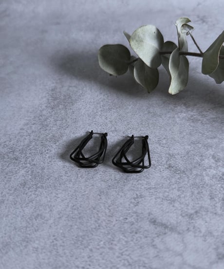 【charmaer 26AW】256702　レイヤードトライアングルピアス
