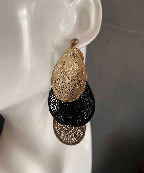 イヤリング【 ゴールド × ブラック】金具交換可 ピアス ロングタイプ 軽い  オリエンタルデザイン  プレゼント 海外製  雑貨 インテリア