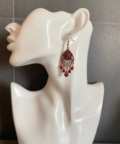 ピアス【 ゴールド系 × ボルドー 】金具交換可能 イヤリング  アクセサリー オリエタル ボヘミアン 雑貨 かわいい プレゼント
