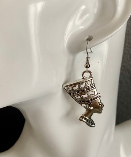 ピアス【 シルバー × ネフェルティティ 】金具交換可能 イヤリング  エジプト アクセサリー オリエタル  雑貨 かわいい プレゼント