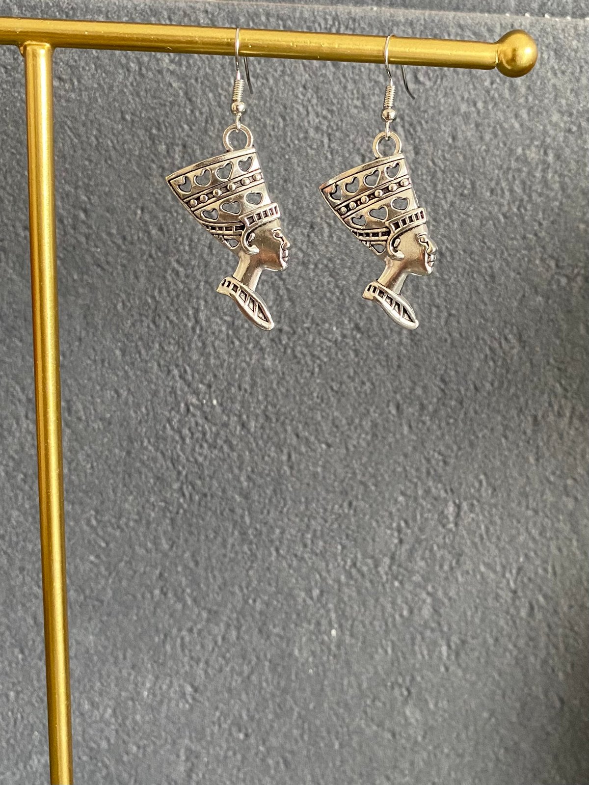 エジプト ネフェルティテイー ピアス ピアス【 シルバー × ネフェルティティ 】金具交換可能