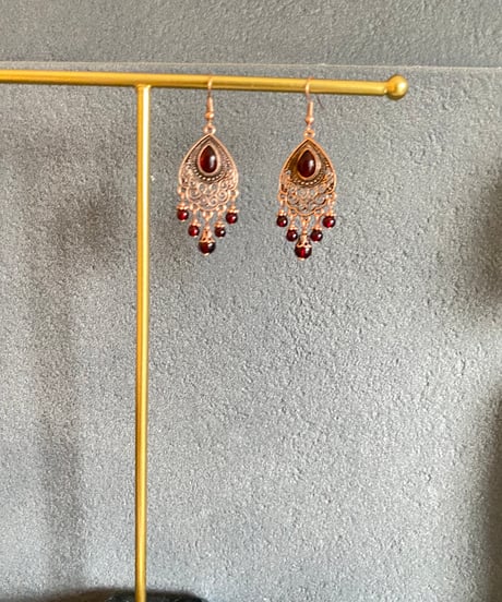 ピアス【 ゴールド系 × ボルドー 】金具交換可能 イヤリング  アクセサリー オリエタル ボヘミアン 雑貨 かわいい プレゼント