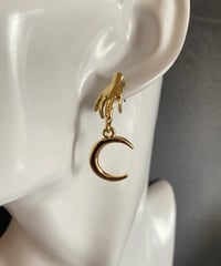 ピアス【 サン・ムーン × ゴールド ハンド 】オリエタル アクセサリー イヤリング 雑貨 かわいい プレゼント インテリア