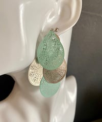 イヤリング【 シルバー × 水色】金具交換可 ピアス ロングタイプ 軽い  オリエンタルデザイン  プレゼント 海外製  雑貨 インテリア