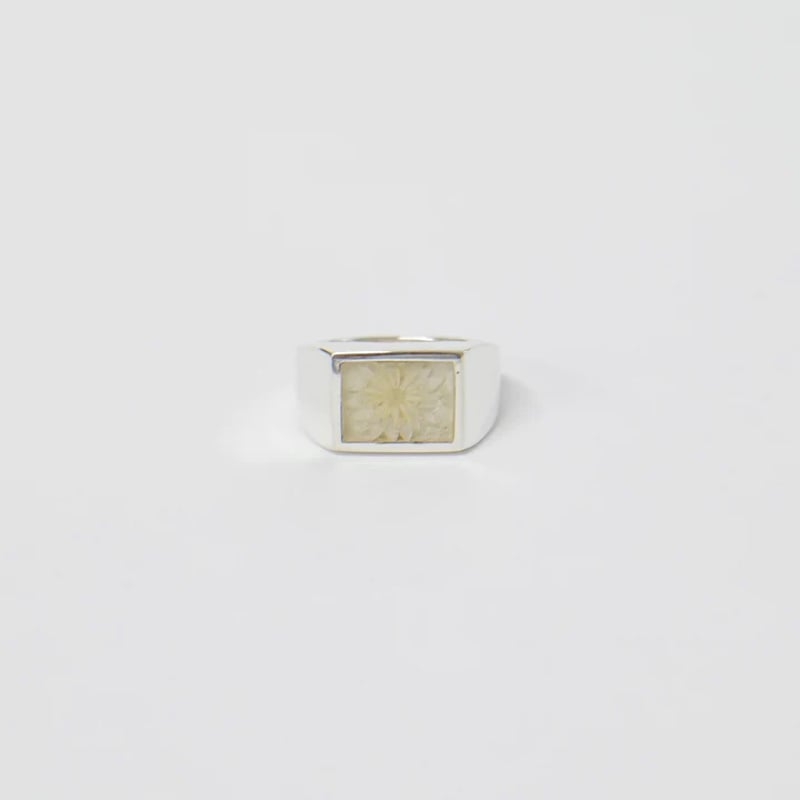 XOLO JEWELRY Signet Ring with White Flower | MA