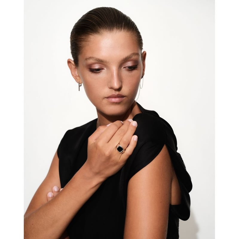 値下げ！Tom Wood Kay Ring Polished Onyx 56 TOM WOOD Kay Ring Polished Onyx | MAROON