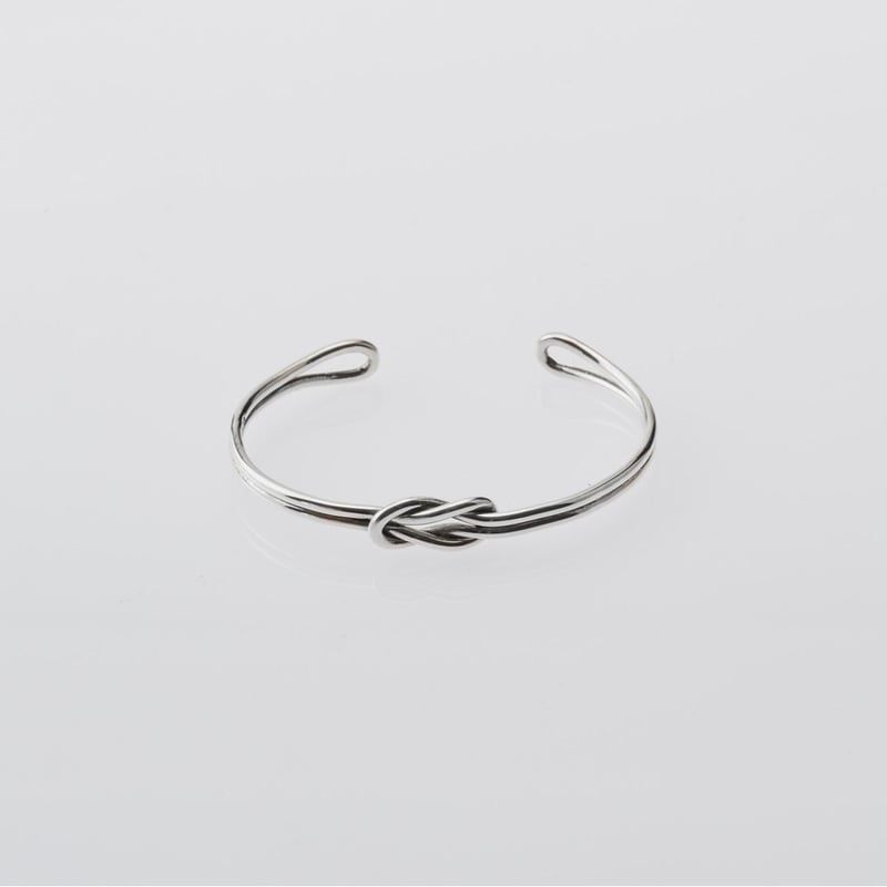 XOLO JEWELRY Double Knot Bangle L | MAROON