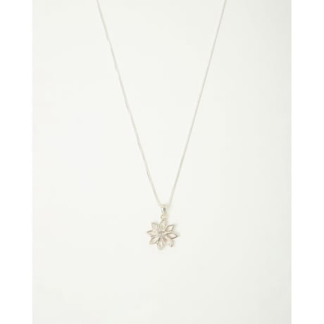 NICK GEAR  Flower necklace