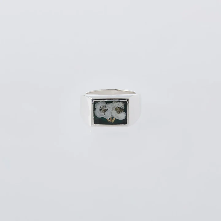 XOLO JEWELRY Signet Ring with Green Flower | MA