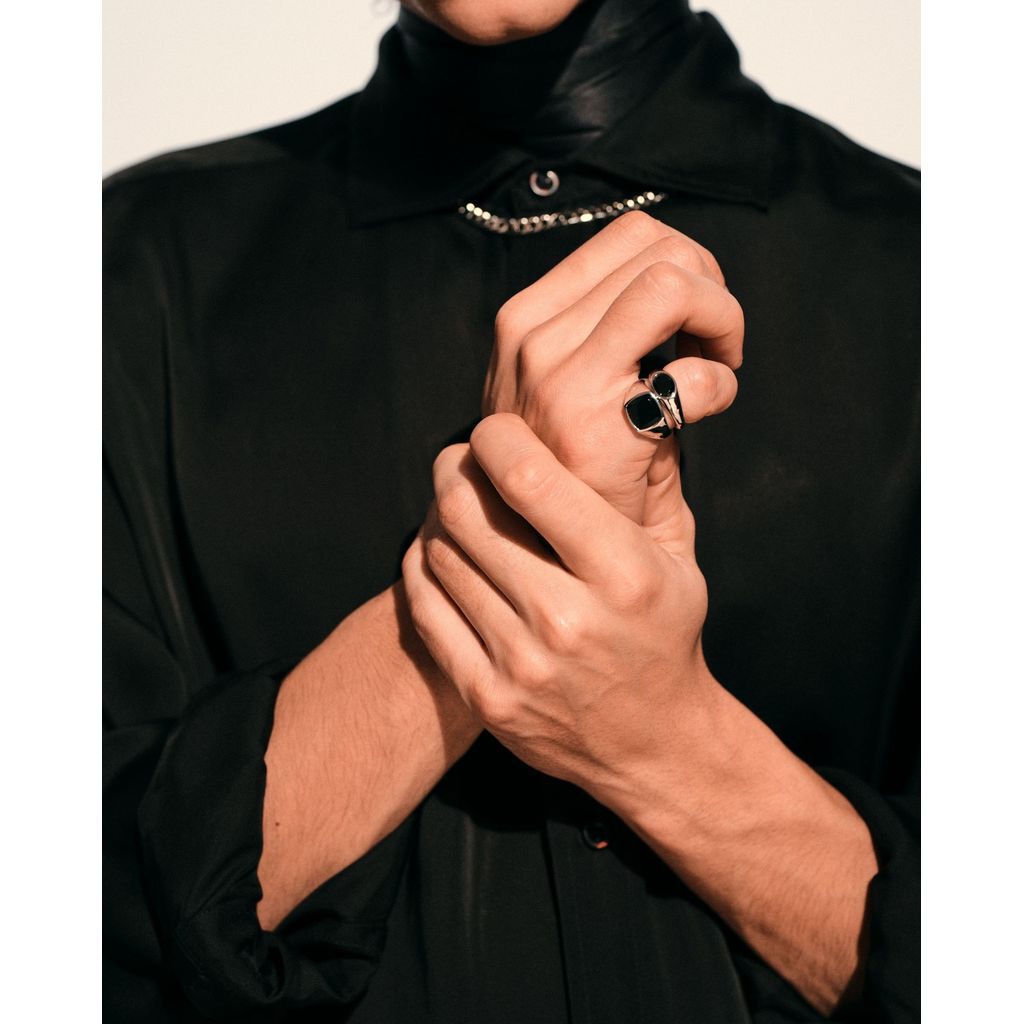 TOM WOOD Kay Ring Polished Onyx | MAROON