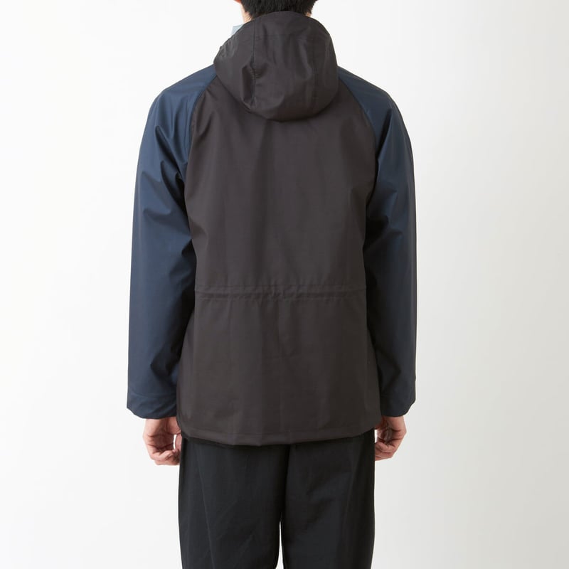 WHITE MOUNTAINEERING WMBC × KIU 3 LAYERED FIELD...