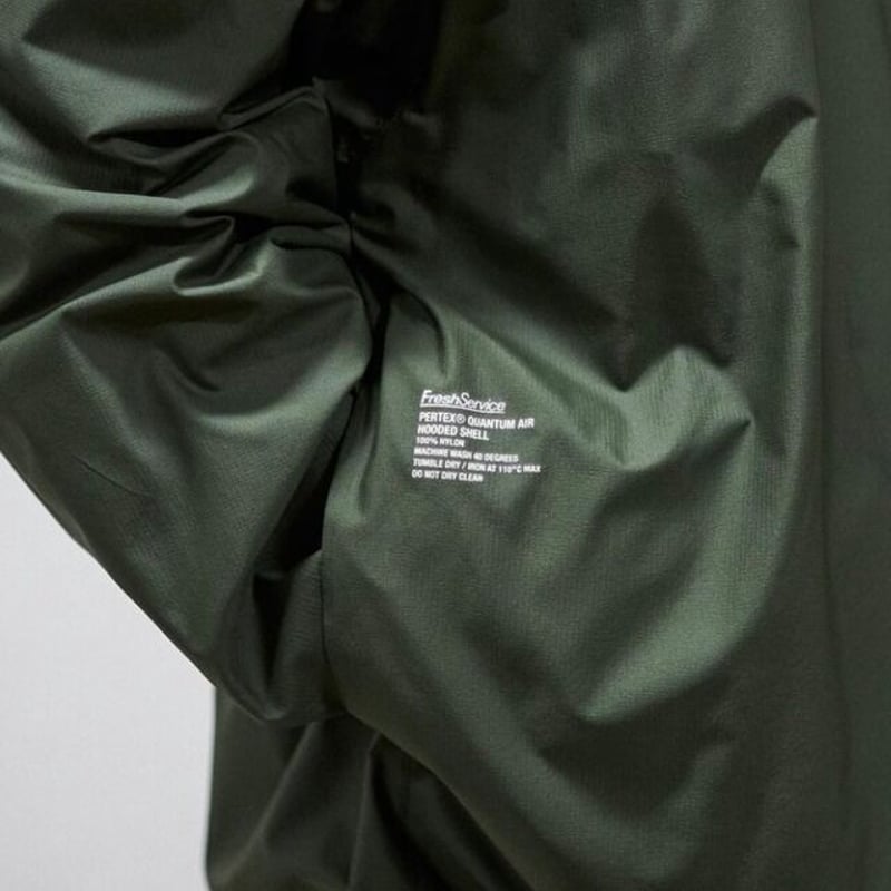 FreshService “PERTEX QUANTUM AIR PACKABLE HOODE FreshService “PERTEX QUANTUM AIR PACKABLE HOODE