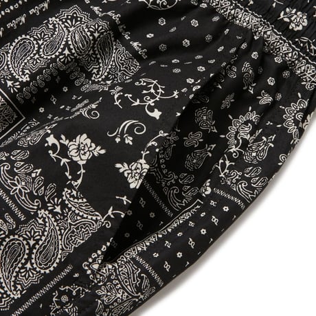 NEW ERA  ウーブン ショートパンツ Floral Paisley ブラック
