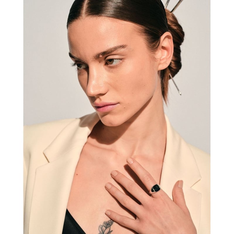 TOM WOOD Kay Ring Polished Onyx | MAROON