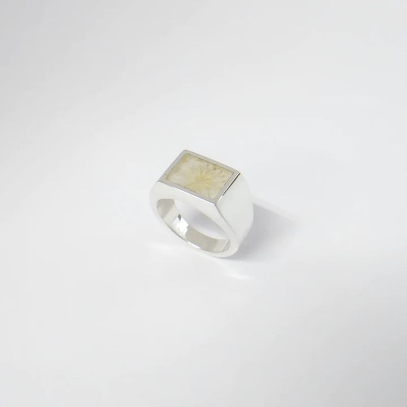 XOLO JEWELRY Signet Ring with White Flower | MA XOLO JEWELRY Signet Ring with White Flower | MA