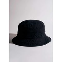 MASSES BUCKET HAT BLACK TWILL