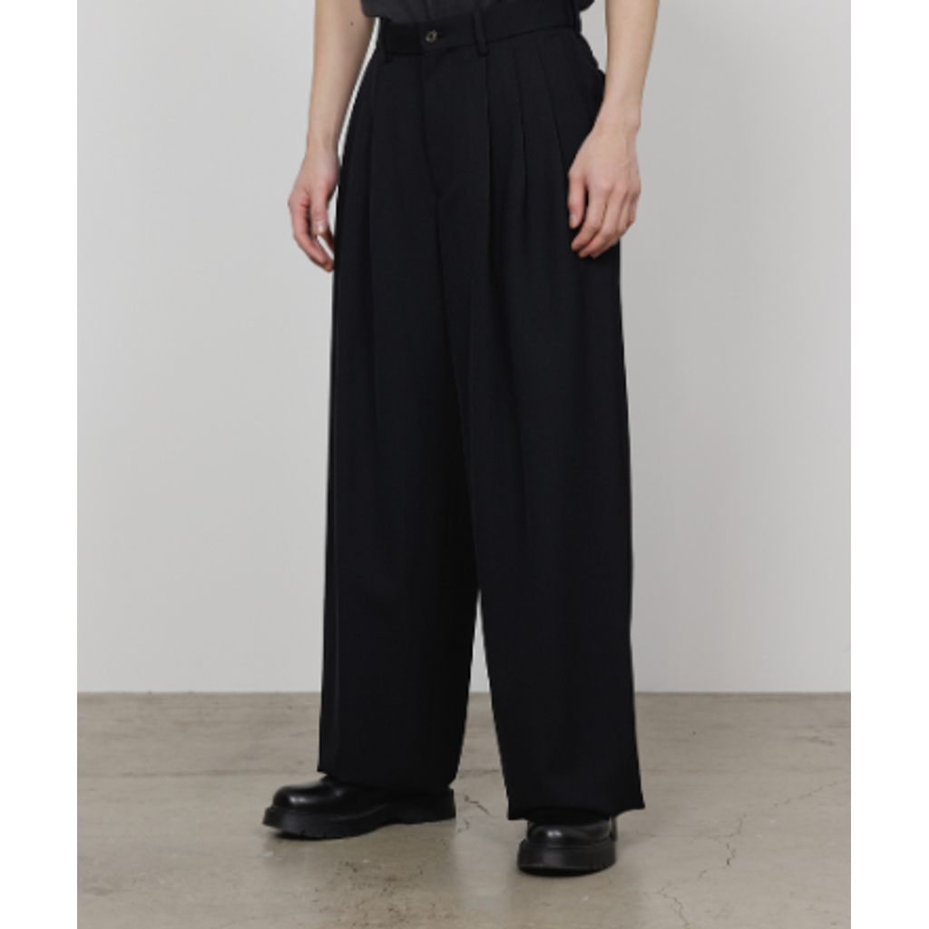 予約商品】MARKAWARE TRIPLE PLEATED WIDE TROUSERS |