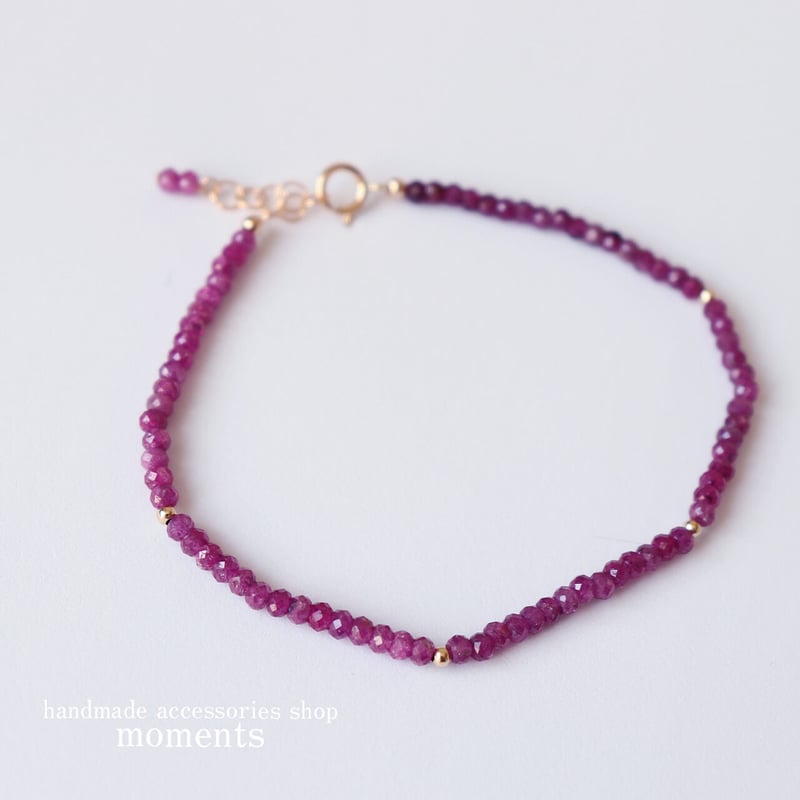 14kgf 天然石ルビーのシンプルかわいい華奢ブレスレット | moments